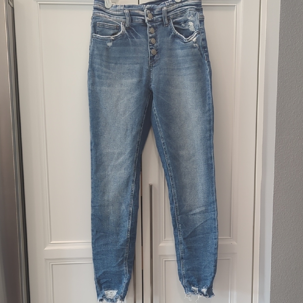Stylish Distressed Blue Cropped Jeans